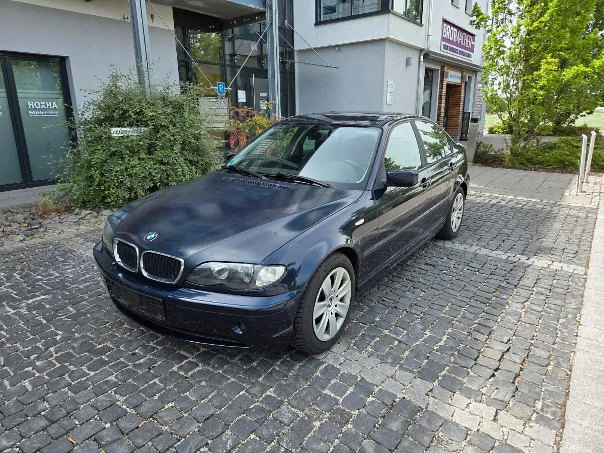 Gebraucht BMW 320 150 PS (110 kW) 2002 Blau Limousine