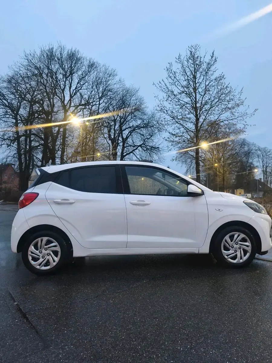 Gebraucht Hyundai i10 Trend 67 PS (49 kW) 2021 Weiß Kleinwagen