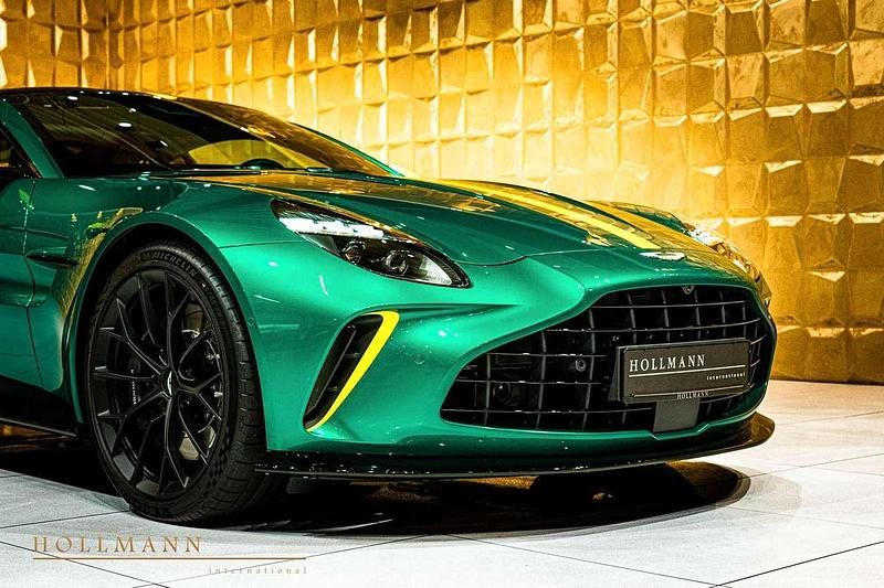 Neu Aston Martin V8 665 PS (489 kW) 2025 Podium green Coupé