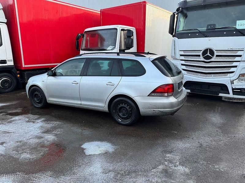 Gebraucht VW Golf VI Match 105 PS (77 kW) 2012 Silber Kleinwagen