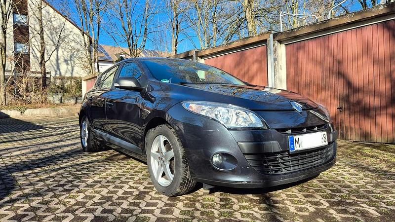 Gebraucht Renault Mégane 101 PS (74 kW) 2011 Schwarz Limousine