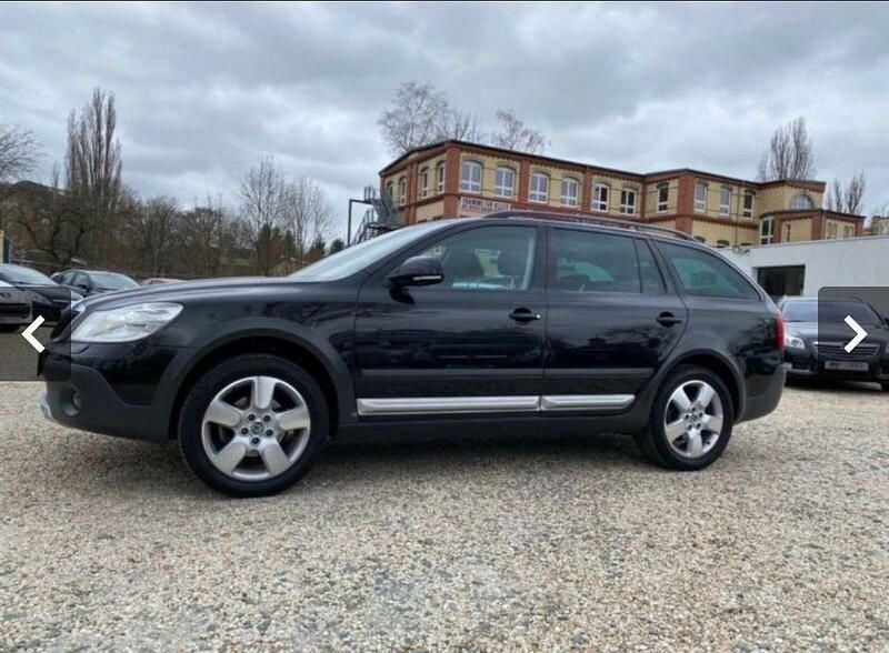 Schwarz Gebraucht 2013 Skoda Octavia Kombi | 8.990 € (Guter Preis) - Bild 1/2
