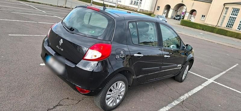 Gebraucht Renault Clio III 75 PS (55 kW) 2010 Schwarz Kleinwagen