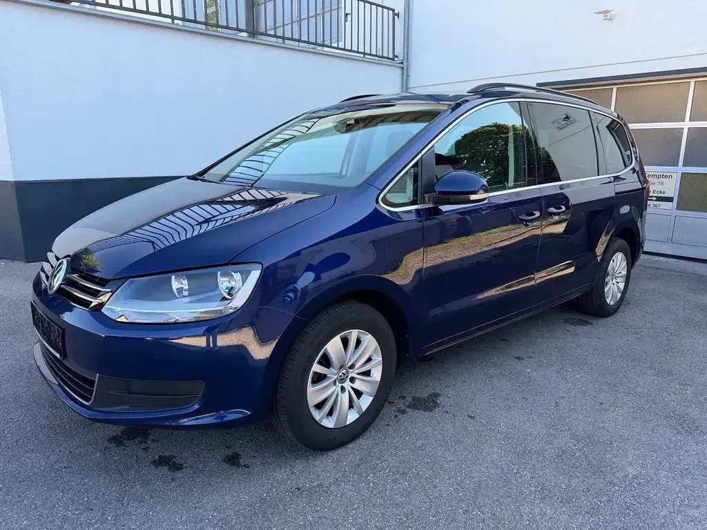 Gebraucht VW Sharan Comfortline 150 PS (110 kW) 2020 Blau Van / Kleinbus