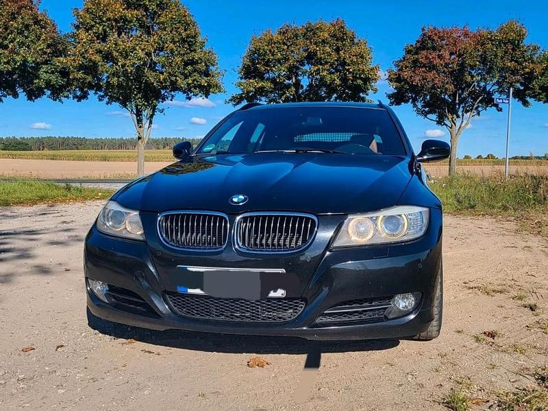 Gebraucht BMW 330 245 PS (180 kW) 2010 Schwarz Kombi