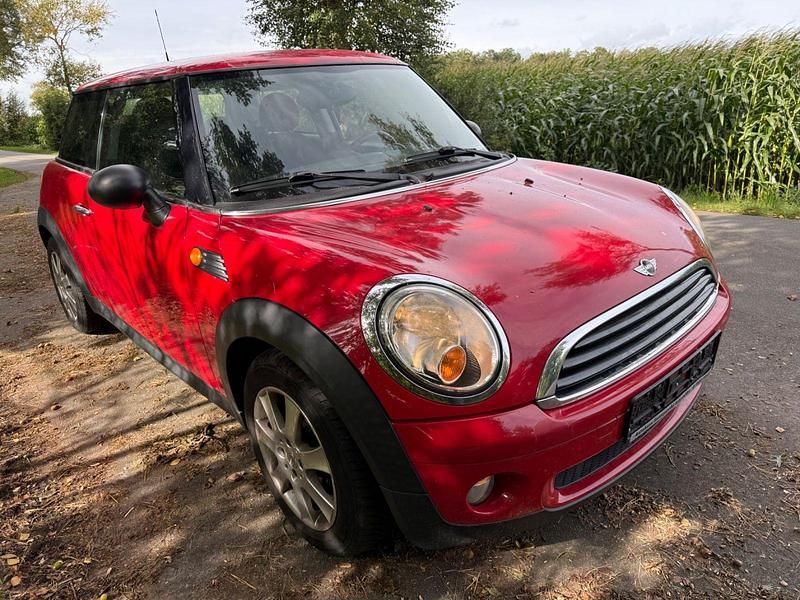 Rot Gebraucht 2009 Mini ONE Kleinwagen | 3.150 € (Fairer Preis) - Bild 1/4