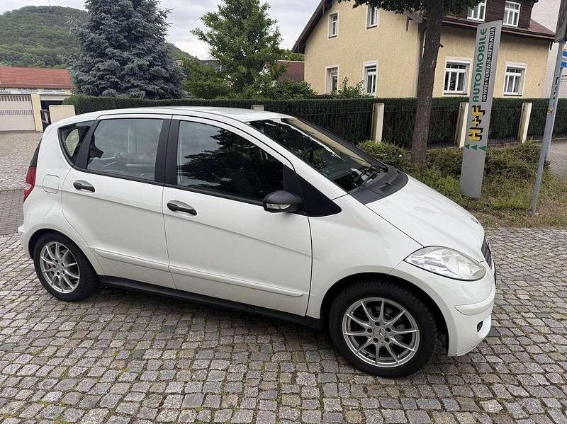 Calcitweiss unilack Gebraucht 2008 Mercedes A180 Kleinwagen | 2.480 € - Bild 1/4