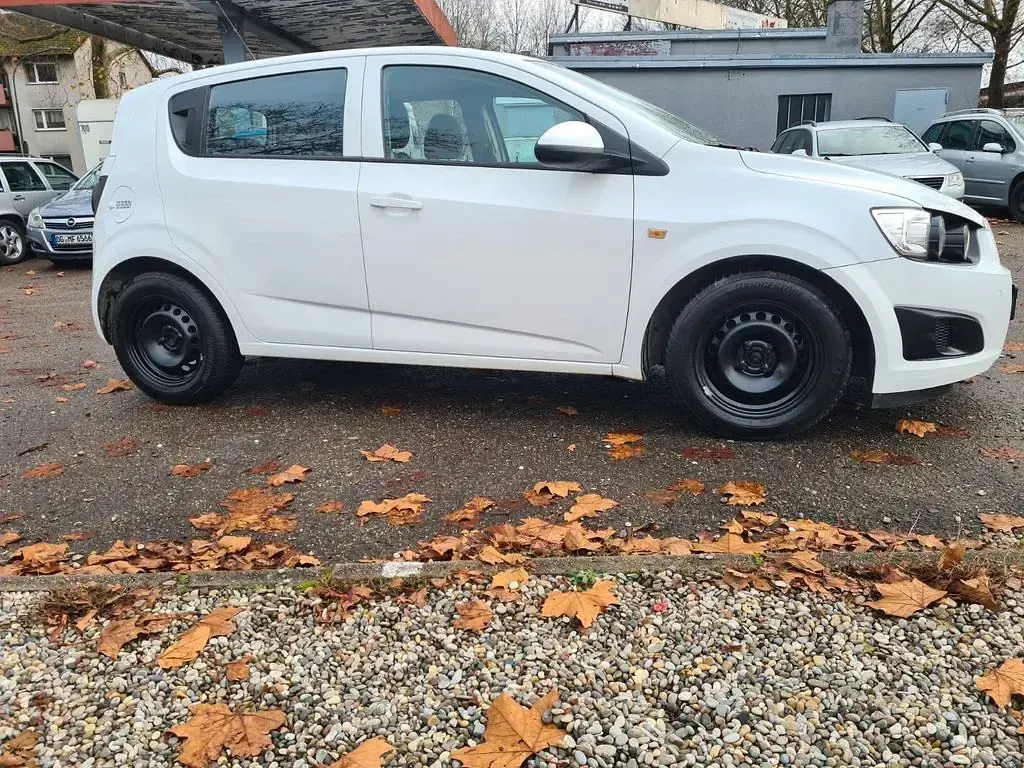 Używany Chevrolet Aveo LT 101 KM (74 kW) 2012 Biały Sedan/Limuzyna