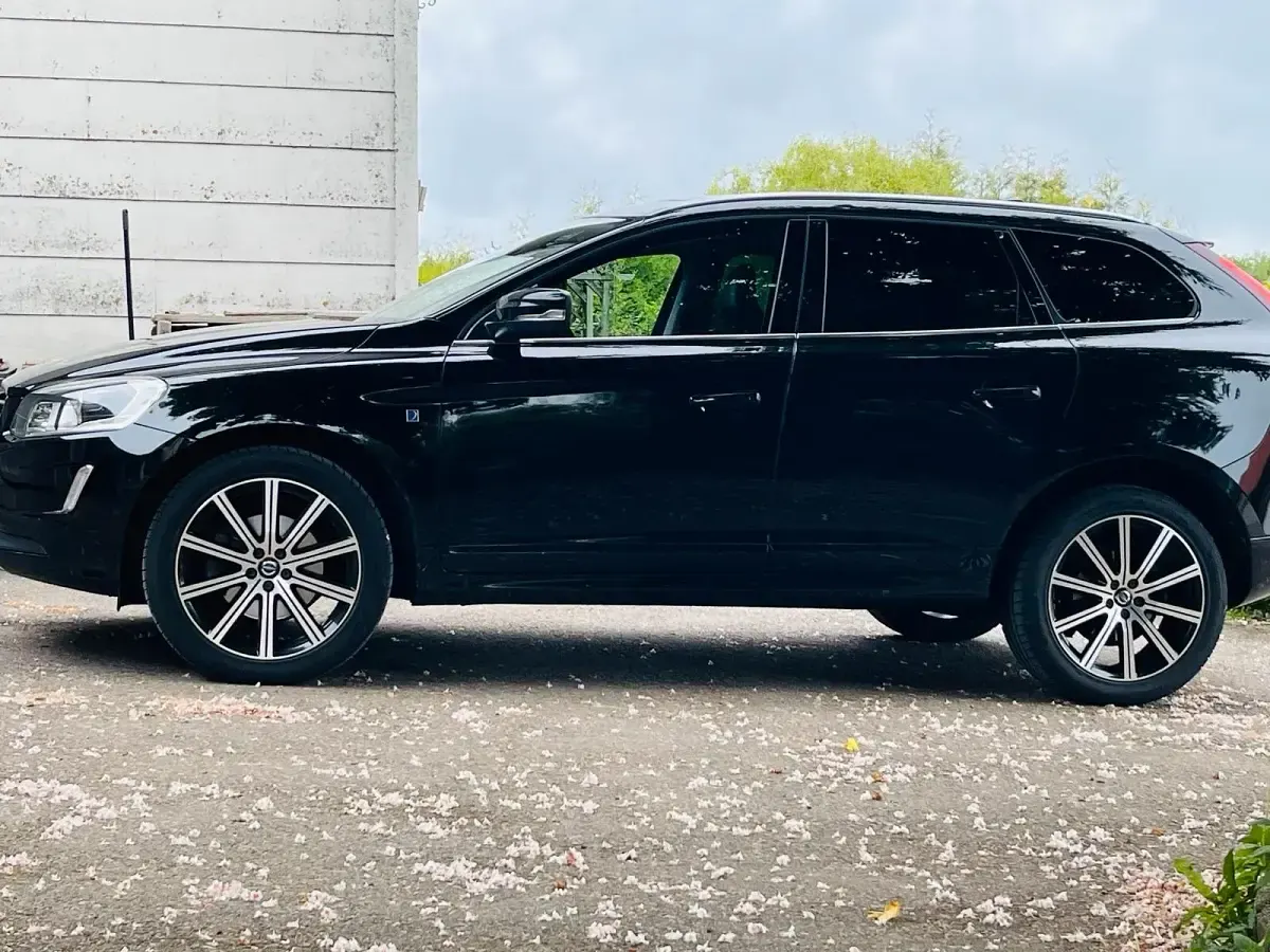 Gebraucht Volvo XC60 190 PS (139 kW) 2015 Schwarz SUV