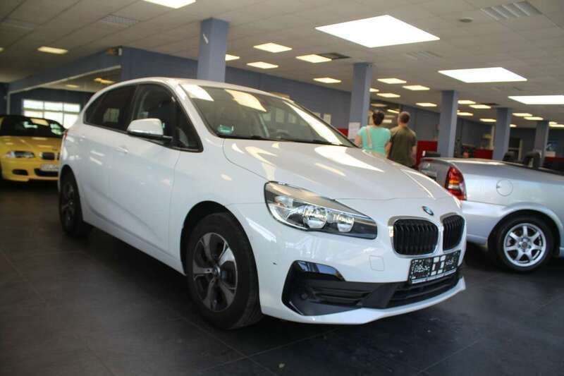 Weiß Gebraucht 2020 BMW 216 Limousine | 16.980 € (Guter Preis) - Bild 1/4