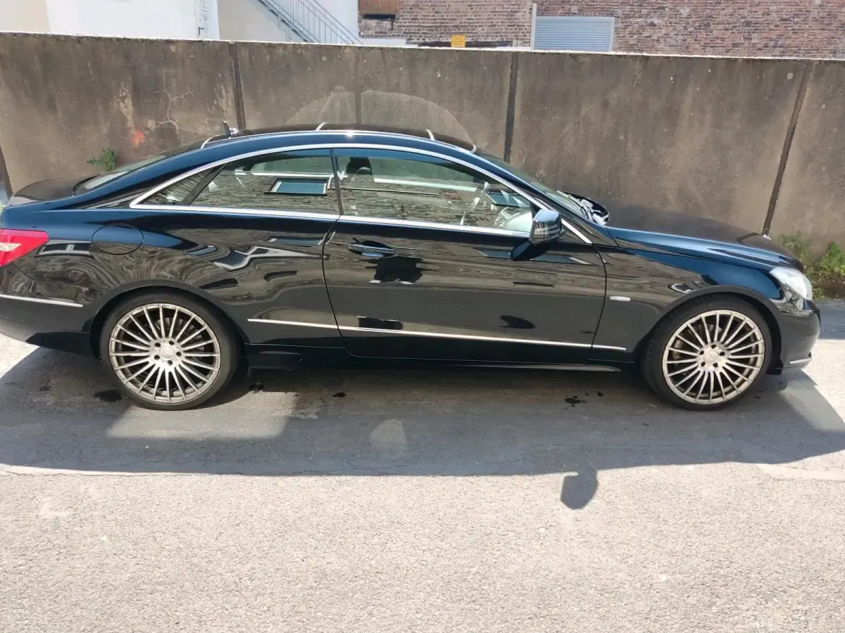 Gebraucht Mercedes E200 184 PS (135 kW) 2010 Schwarz Coupé