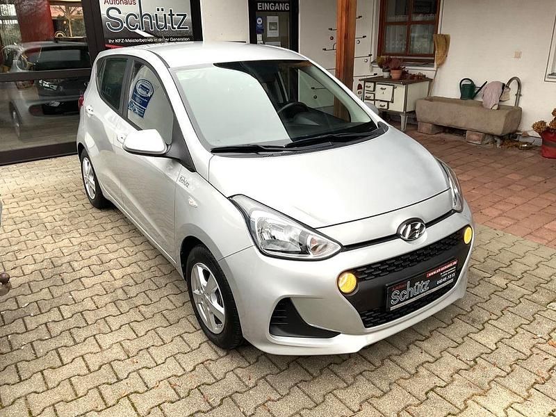 Silber Gebraucht 2020 Hyundai i10 Trend Kleinwagen | 10.700 € (Fairer Preis) - Bild 1/4
