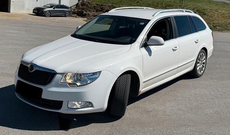 Gebraucht Skoda Superb 2011 Weiß Kombi