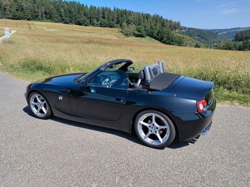 Schwarz Gebraucht 2004 BMW Z4 Sport Line Cabrio | 11.200 € (Etwas zu teuer) - Bild 1/4