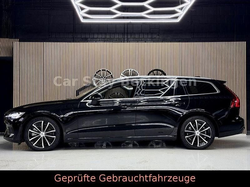 Gebraucht Volvo V60 Core 398 PS (292 kW) 2023 Schwarz Kombi