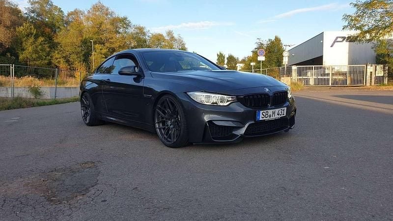 Grau Gebraucht 2016 BMW M4 Coupé | 65.000 € - Bild 1/4