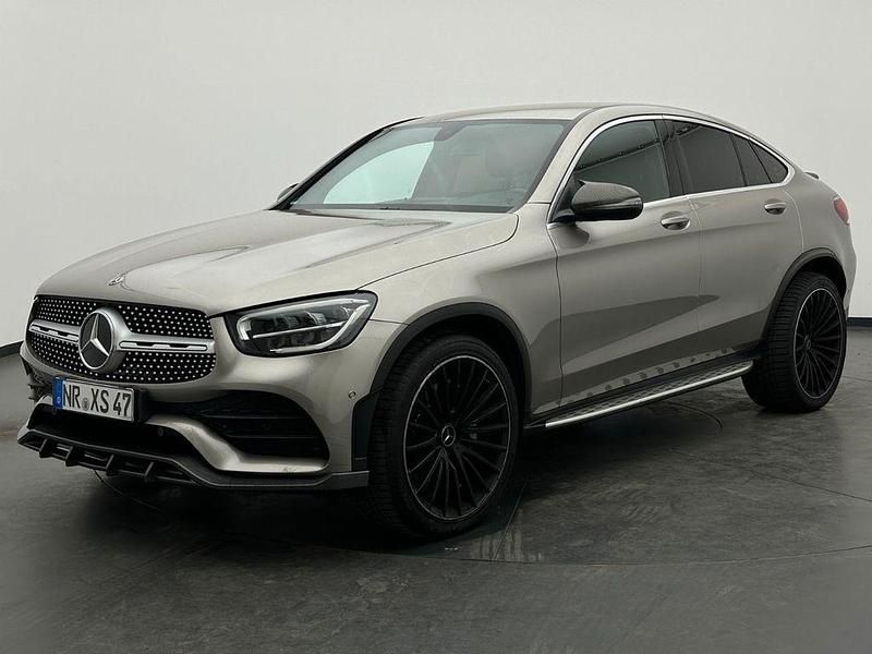 Silber Gebraucht 2020 Mercedes GLC300 AMG line Plus SUV | 36.900 € (Teuer) - Bild 1/4