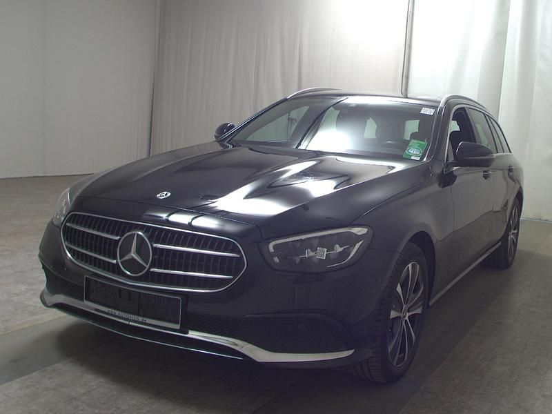 Gebraucht Mercedes E300 Avantgarde 306 PS (225 kW) 2022 Schwarz Kombi