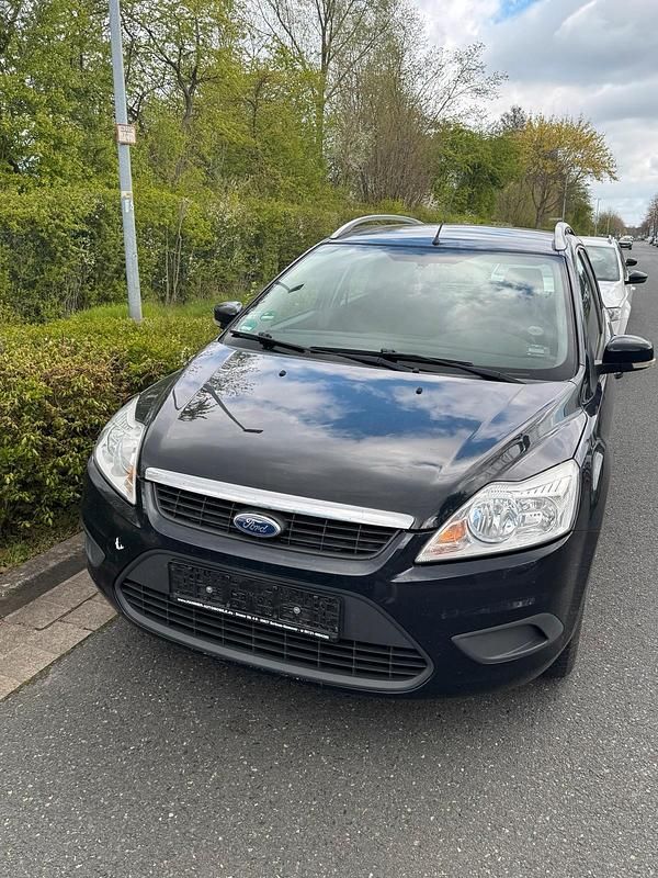 Gebraucht Ford Focus 101 PS (74 kW) 2010 Schwarz Kombi