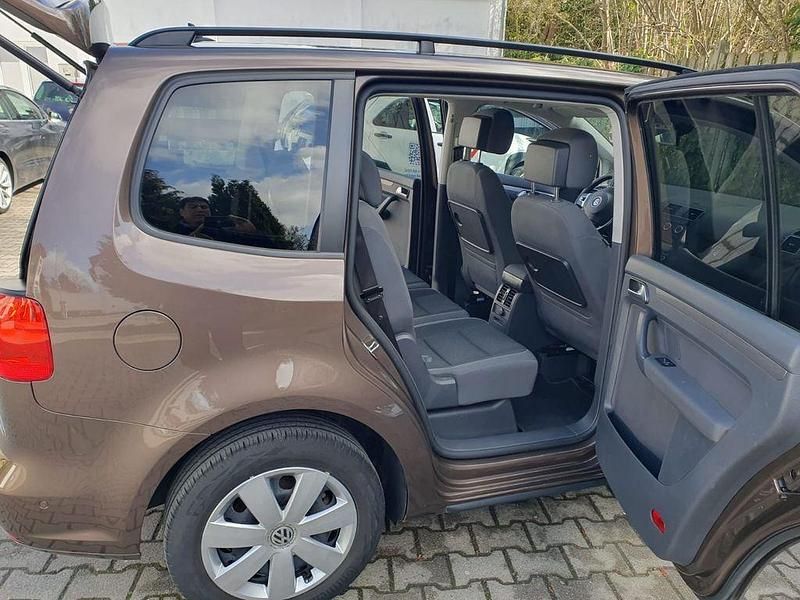Gebraucht VW Touran 140 PS (102 kW) 2014 Braun Van / Kleinbus