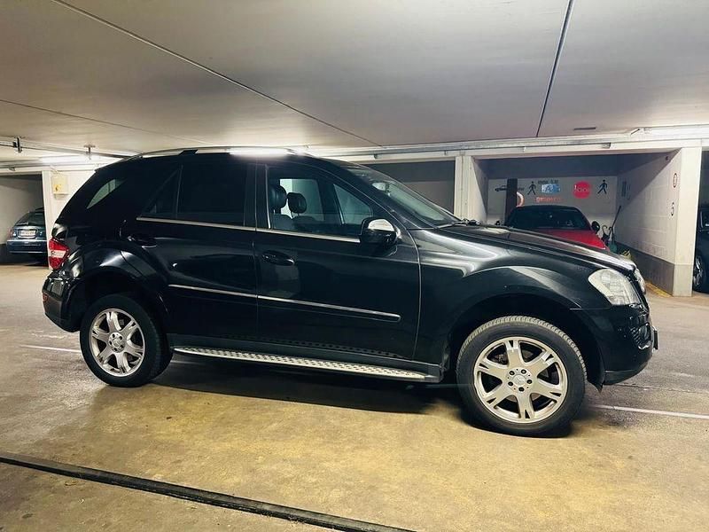 Gebraucht Mercedes ML320 224 PS (164 kW) 2009 Schwarz SUV