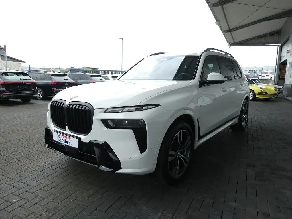 Gebraucht BMW X7 M Sport 352 PS (258 kW) 2024 Weiß SUV