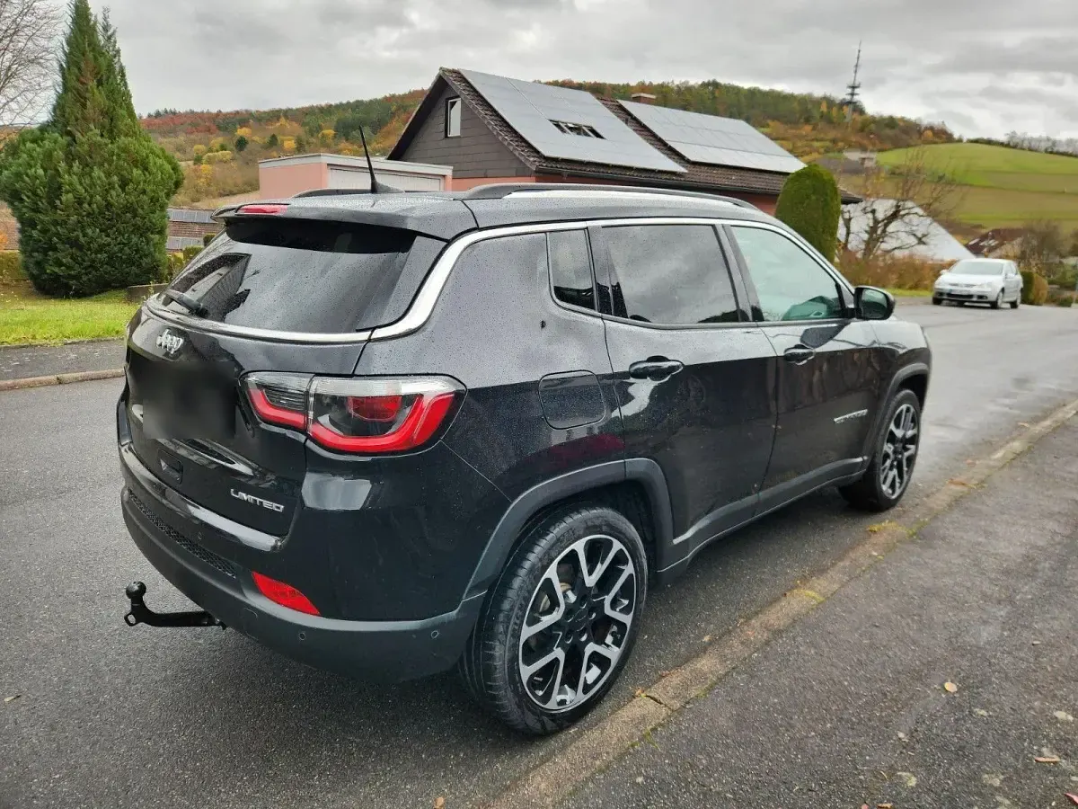 Gebraucht Jeep Compass Limited 150 PS (110 kW) 2020 Schwarz SUV