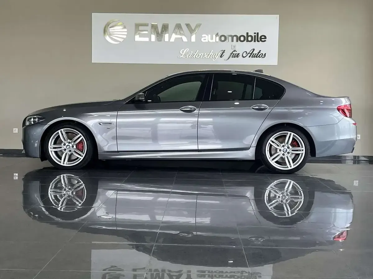 Gebraucht BMW 550 381 PS (280 kW) 2015 Spacegrau metallic Limousine