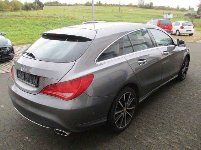 Gebraucht Mercedes CLA200 Shooting Brake 156 PS (114 kW) 2015 Grau Kombi