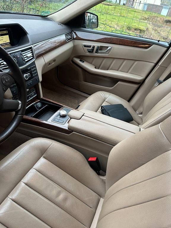 Gebraucht Mercedes E250 204 PS (150 kW) 2012 Braun Limousine