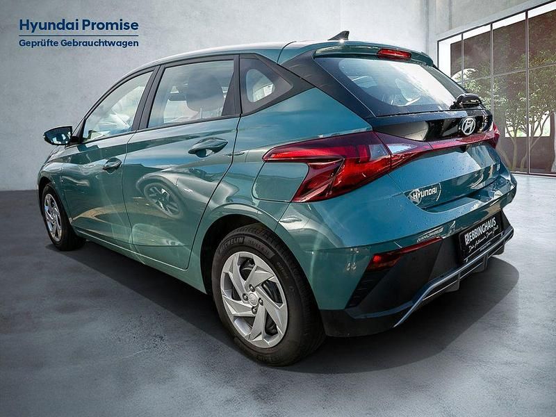 Gebraucht Hyundai i20 Select 79 PS (58 kW) 2025 Grün Kleinwagen