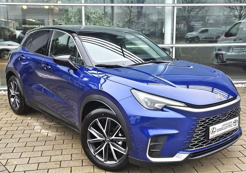 Neu Lexus LBX 136 PS (100 kW) 2025 Nachtblauschwarz metallic SUV