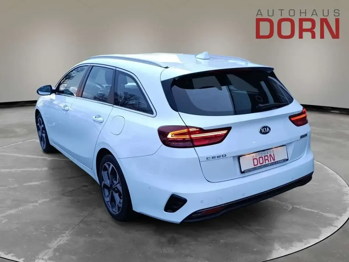 Gebraucht Kia Ceed 136 PS (100 kW) 2021 Carraraweiss Kleinwagen