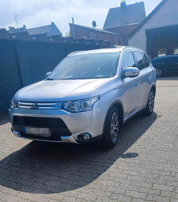 Silber Gebraucht 2014 Mitsubishi Outlander SUV | 11.900 € (Fairer Preis) - Bild 1/4