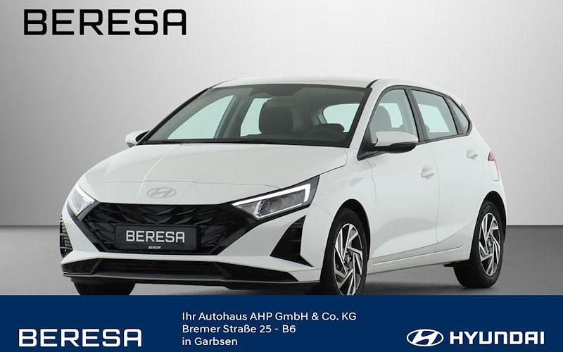 Neu Hyundai i20 Trend 101 PS (74 kW) 2025 Atlas white / sol Limousine