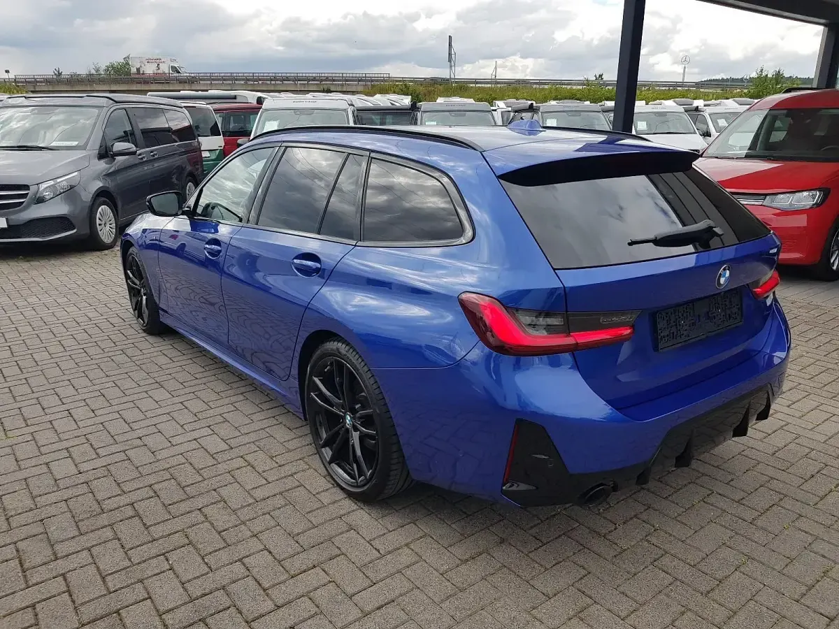 Gebraucht BMW 320 M Sport 190 PS (139 kW) 2022 Portimao blau metallic Kombi