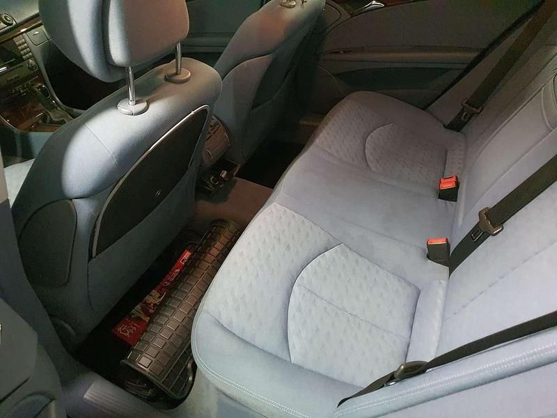 Gebraucht Mercedes E200 Classic 163 PS (119 kW) 2005 Blau Limousine