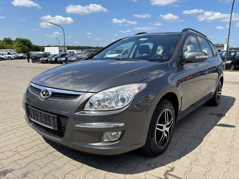Grau Gebraucht 2009 Hyundai i30 Kombi | 3.870 € (Fairer Preis) - Bild 1/4