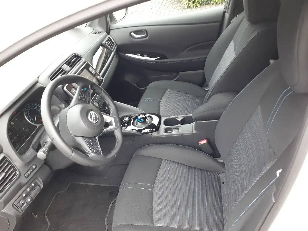 Gebraucht Nissan Leaf N-Connecta 160 kW (218 PS) 2023 Weiß Kleinwagen