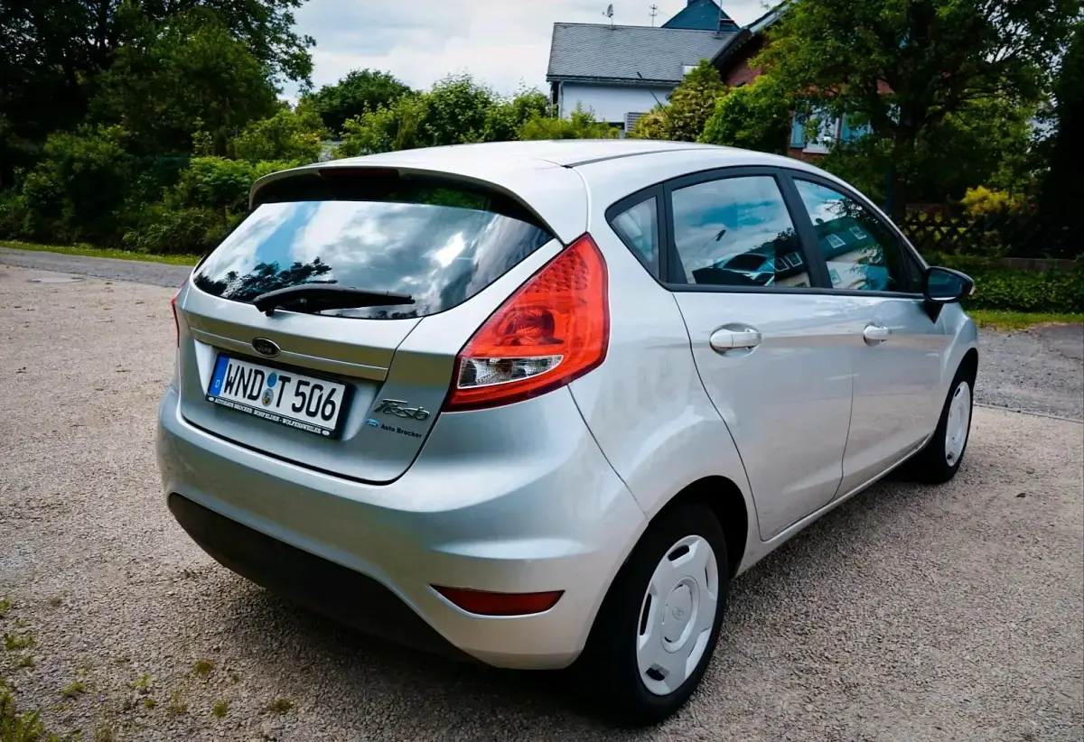 Gebraucht Ford Fiesta 82 PS (60 kW) 2009 Silber Kleinwagen