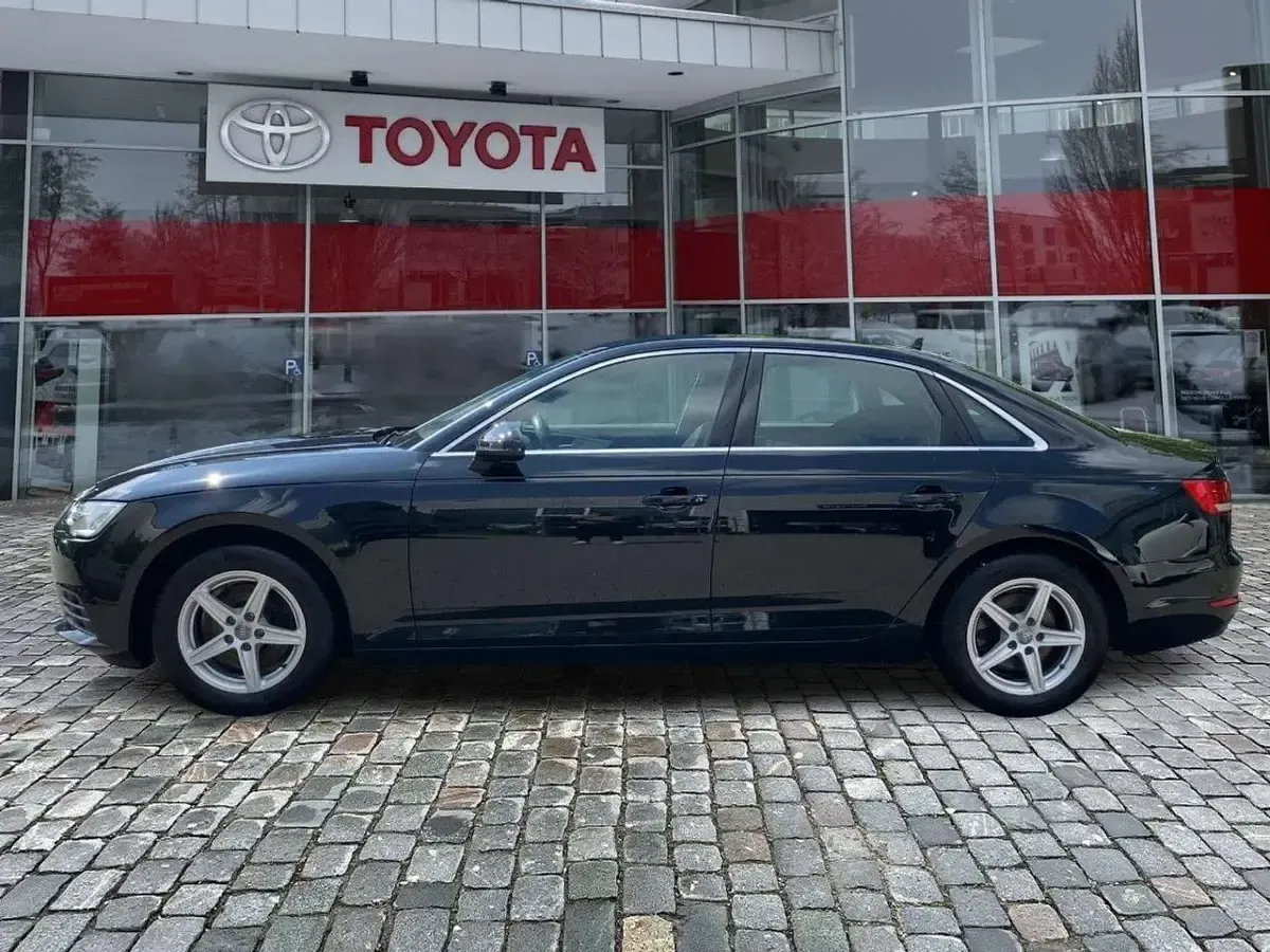 Gebraucht Audi A4 150 PS (110 kW) 2018 Mythosschwarz metallic Limousine