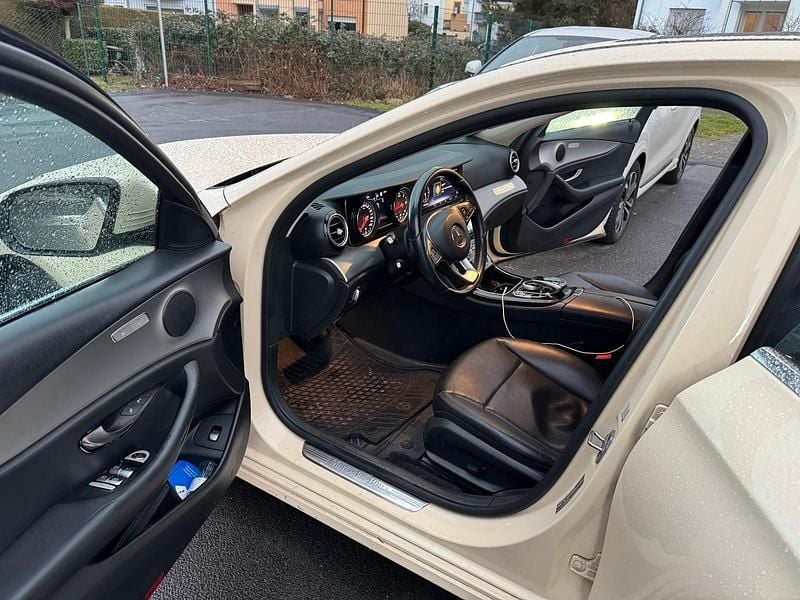 Gebraucht Mercedes E200 150 PS (110 kW) 2018 Andere farben Limousine