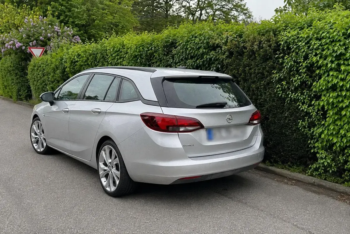 Gebraucht Opel Astra 136 PS (100 kW) 2018 Silber Kombi