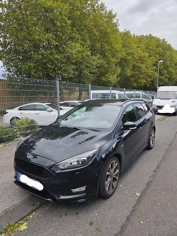Schwarz Gebraucht 2018 Ford Focus ST-Line Kombi | 10.000 € (Guter Preis) - Bild 1/4