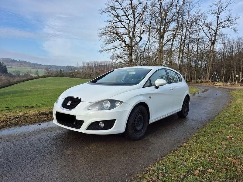 Weiß Gebraucht 2012 Seat Leon Ecomotive Limousine | 3.200 € - Bild 1/4