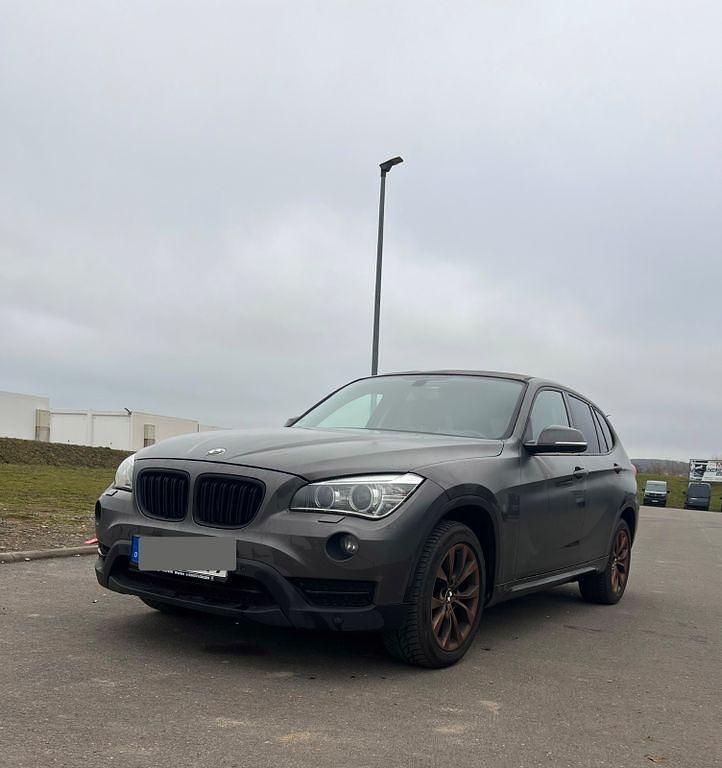 Grau Gebraucht 2013 BMW X1 Sport Line SUV | 8.490 € (Fairer Preis) - Bild 1/4