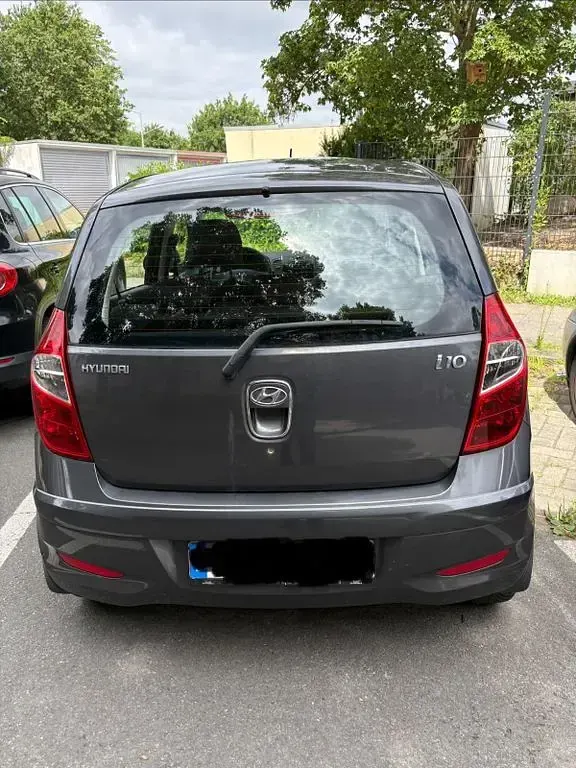 Gebraucht Hyundai i10 Edition 69 PS (50 kW) 2013 Grau Kleinwagen