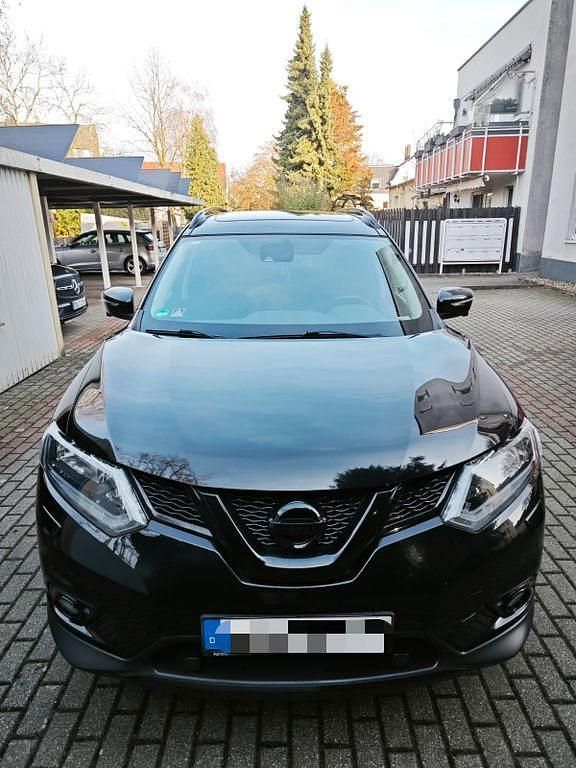 Schwarz Gebraucht 2015 Nissan X-Trail 360º SUV | 9.990 € (Superpreis) - Bild 1/4