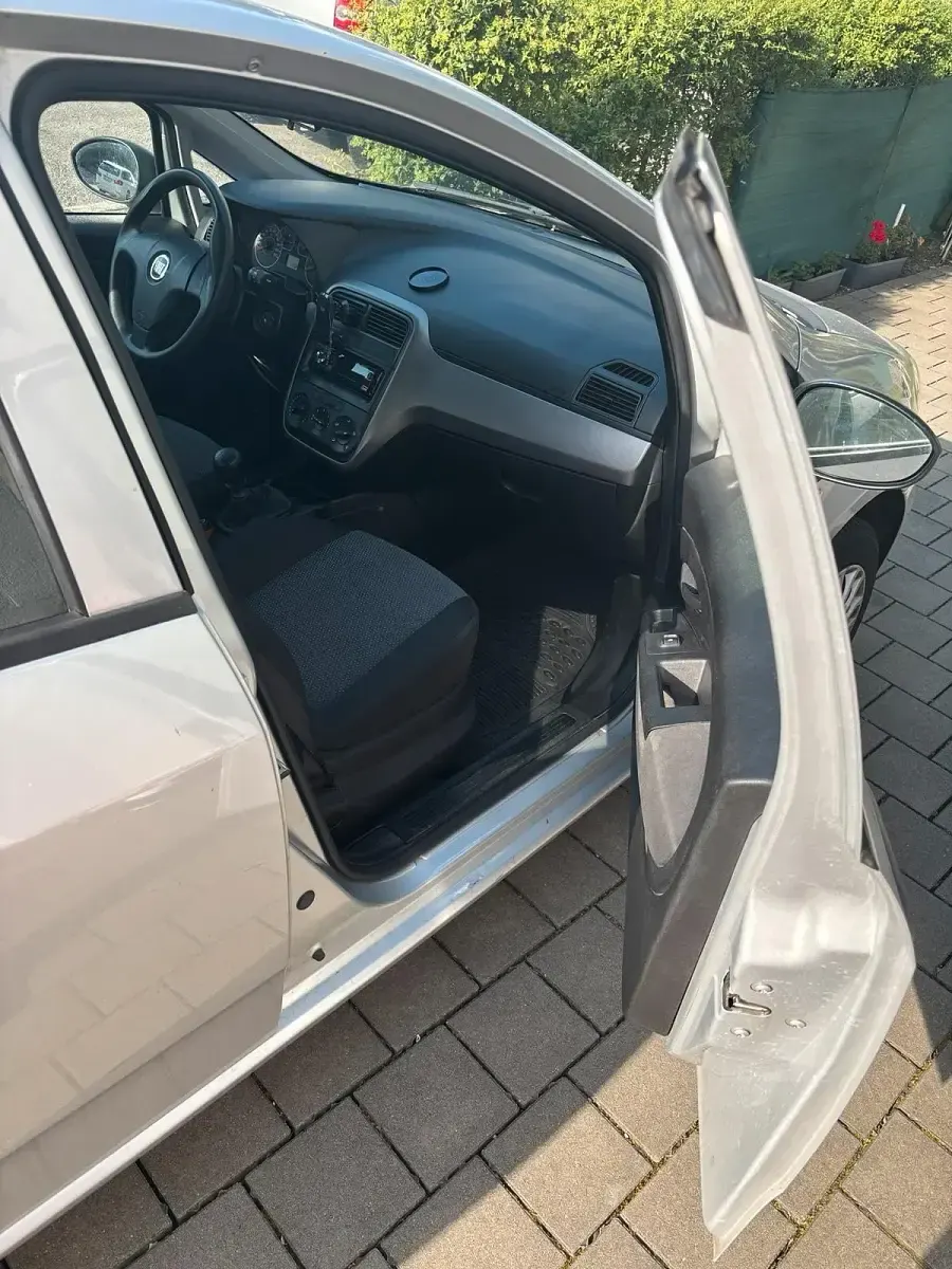 Gebraucht Fiat Punto 69 PS (50 kW) 2013 Silber Kleinwagen