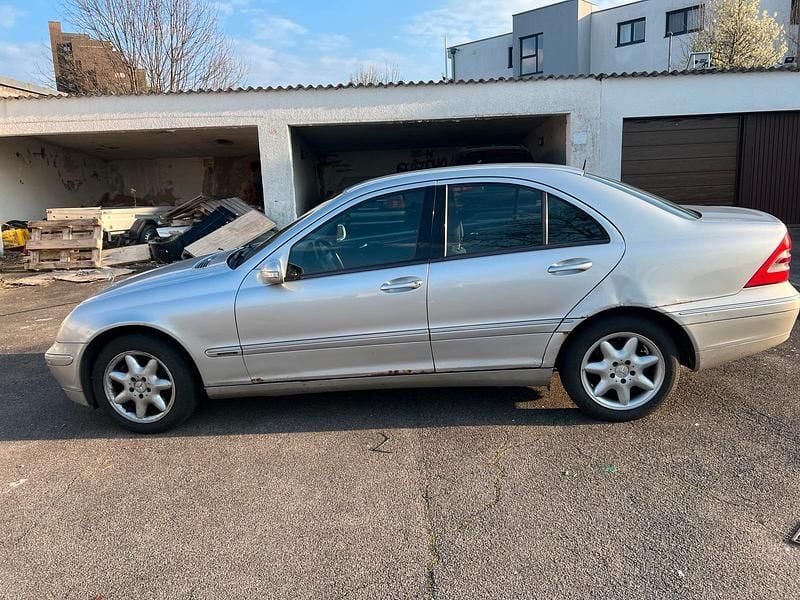 Gebraucht Mercedes C320 218 PS (160 kW) 2003 Silber Limousine